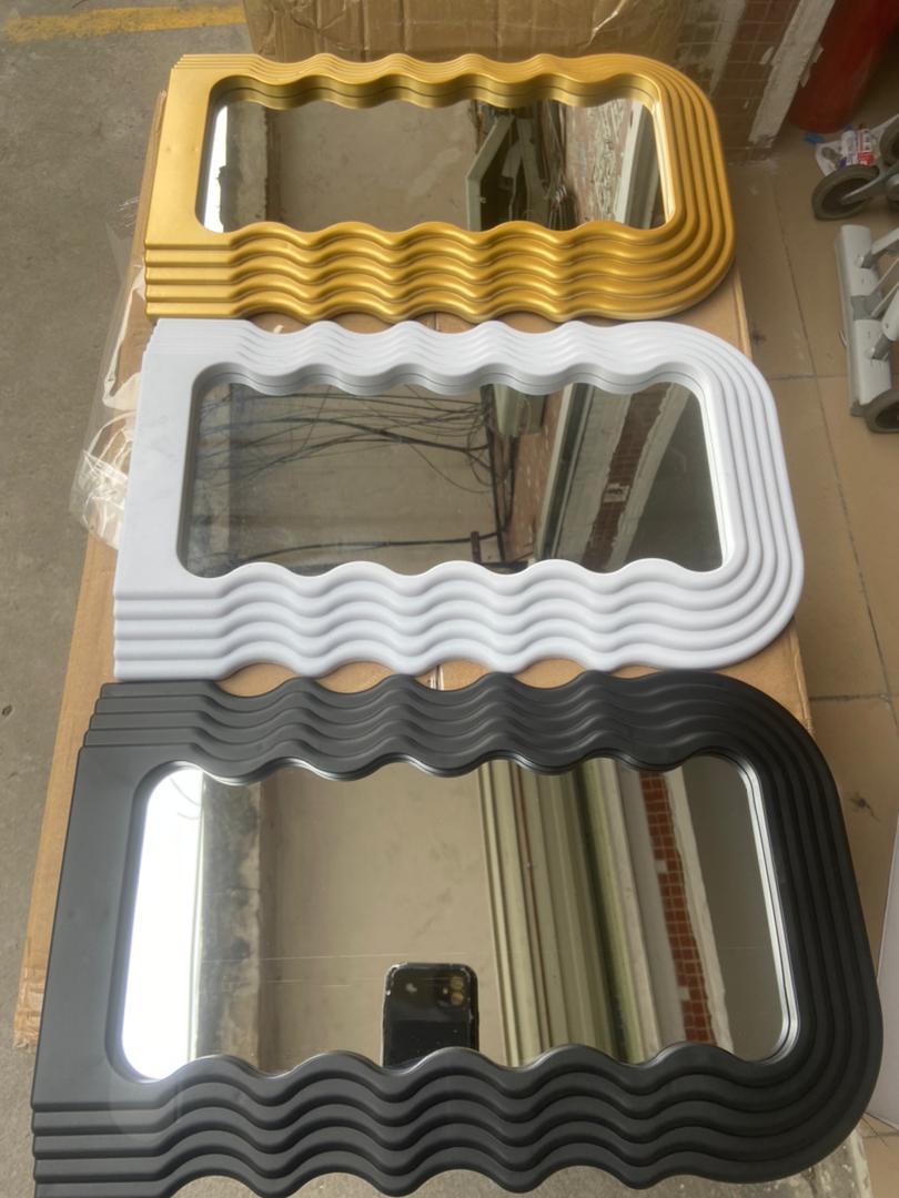 Desktop Wavy Mirror