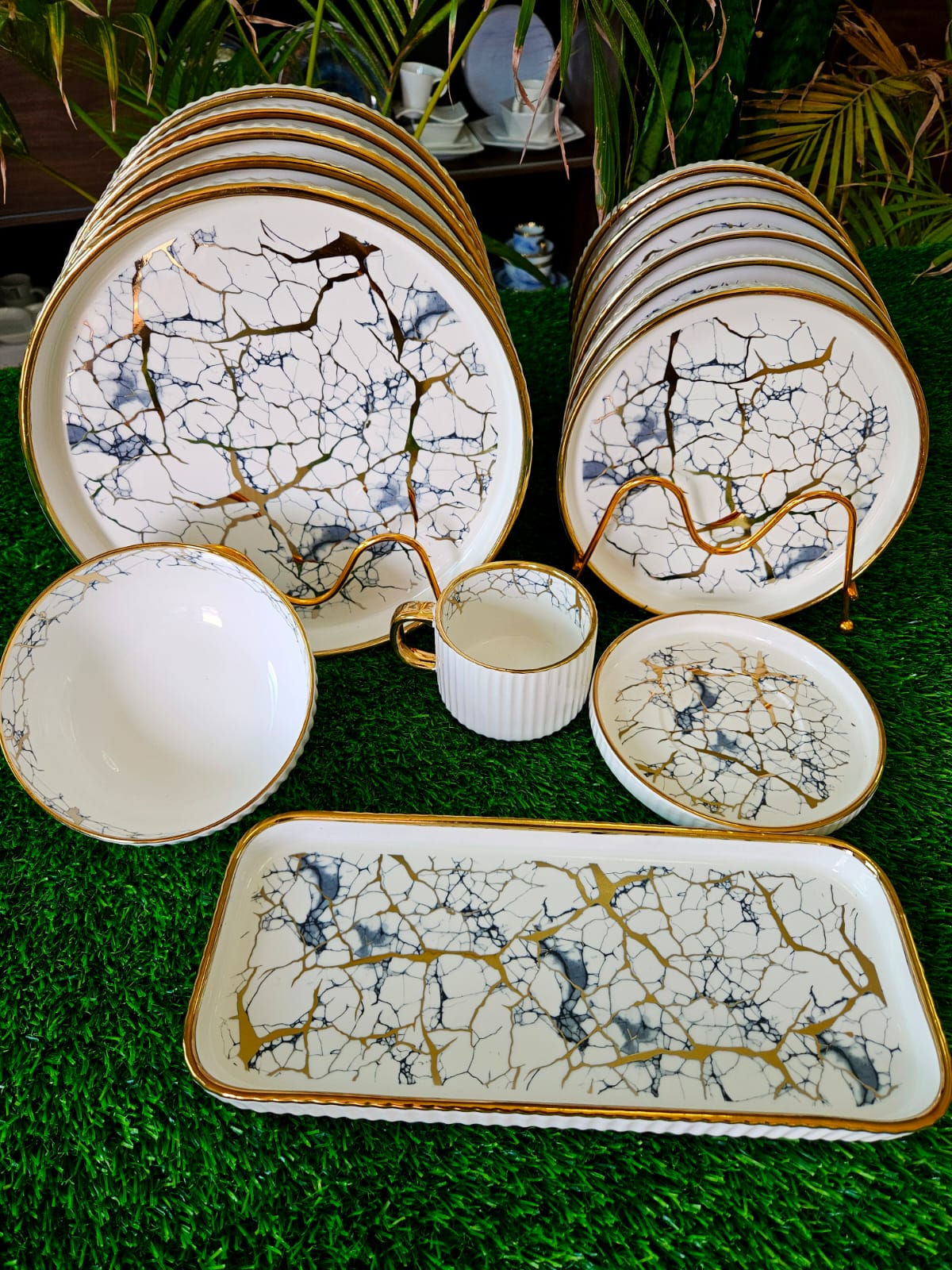 32pcs Elegant Porcelain Dinner Set