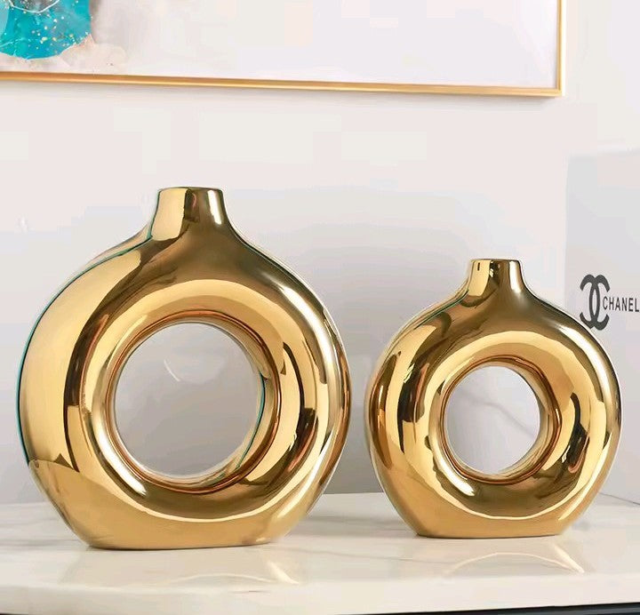Ceramic Gold Donut Vase – Luxury Minimalist Decor