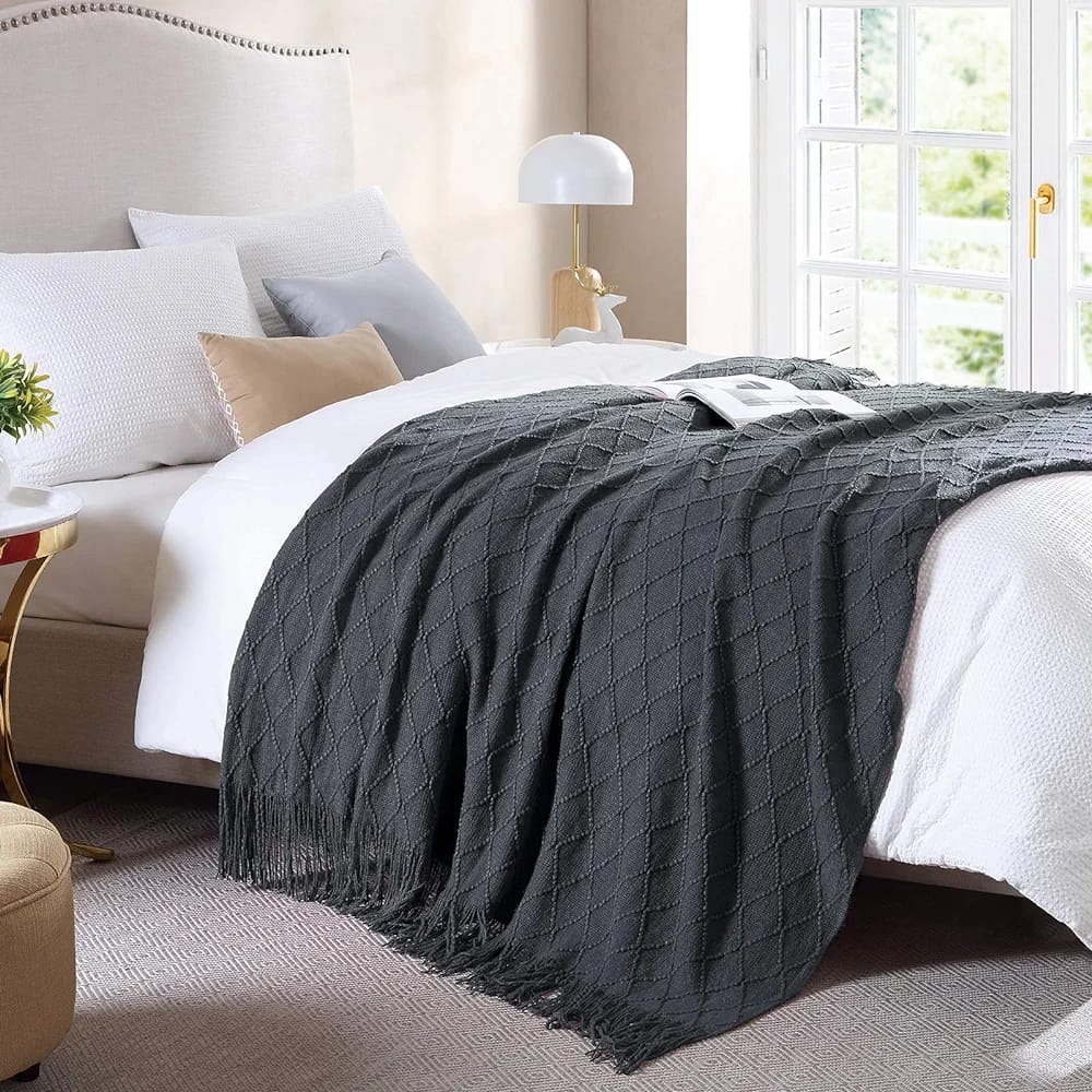 High-Quality Knitted Throw Blankets With Tassels