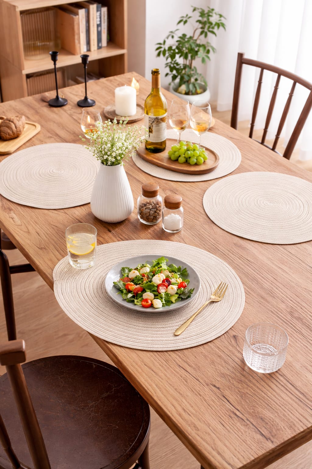 Elegant Round Woven Placemats – Set of 6