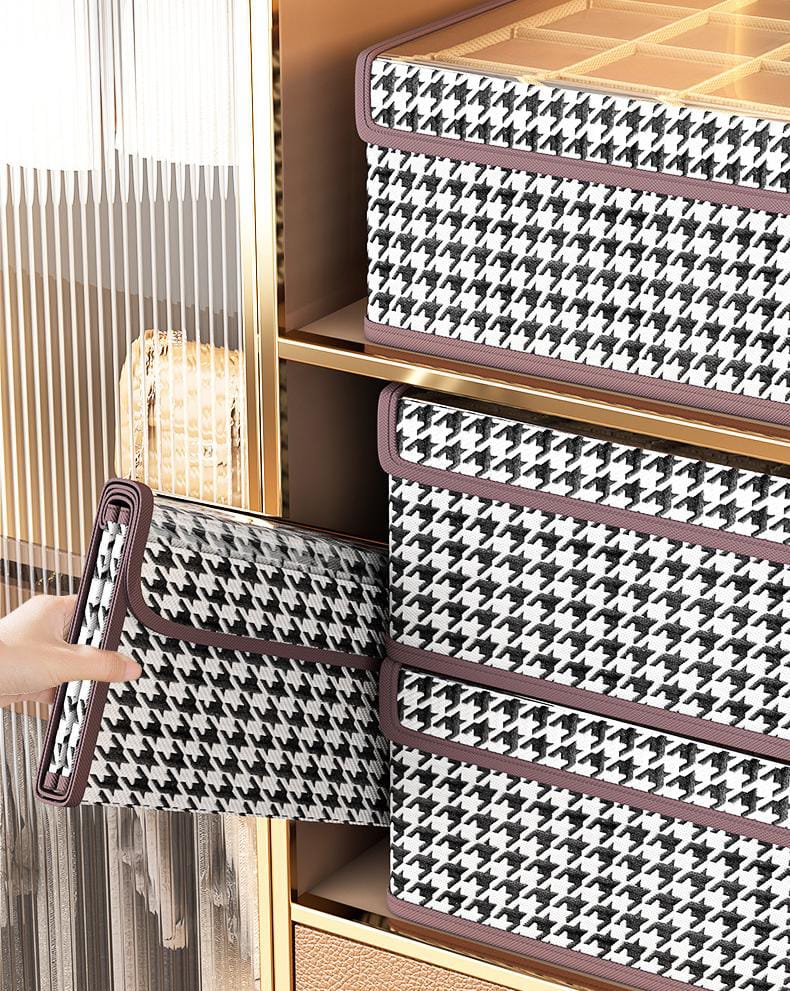 17-Grid Foldable Undergarment Organizer