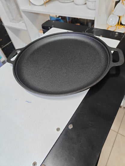 Cast Iron Skillet – 30cm Diameter